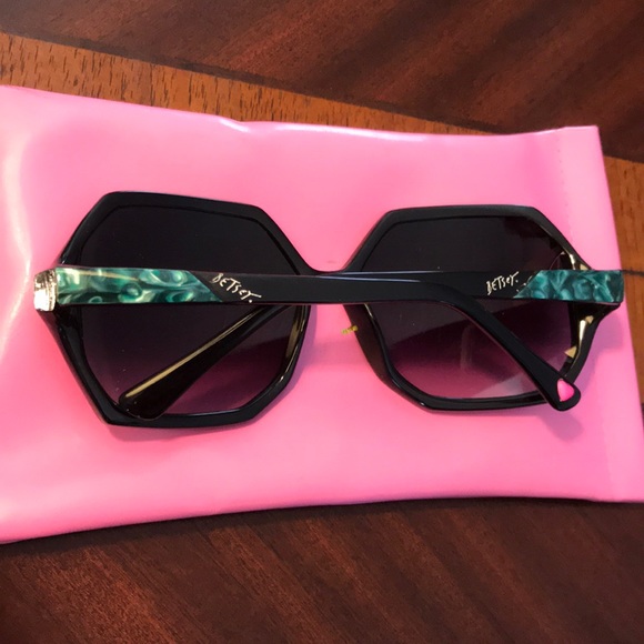 Betsey Johnson BJ176 Raven/Jade Sunglasses main image 4